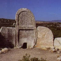 Nuraghi e domus de janas, il cuore della Sardegna